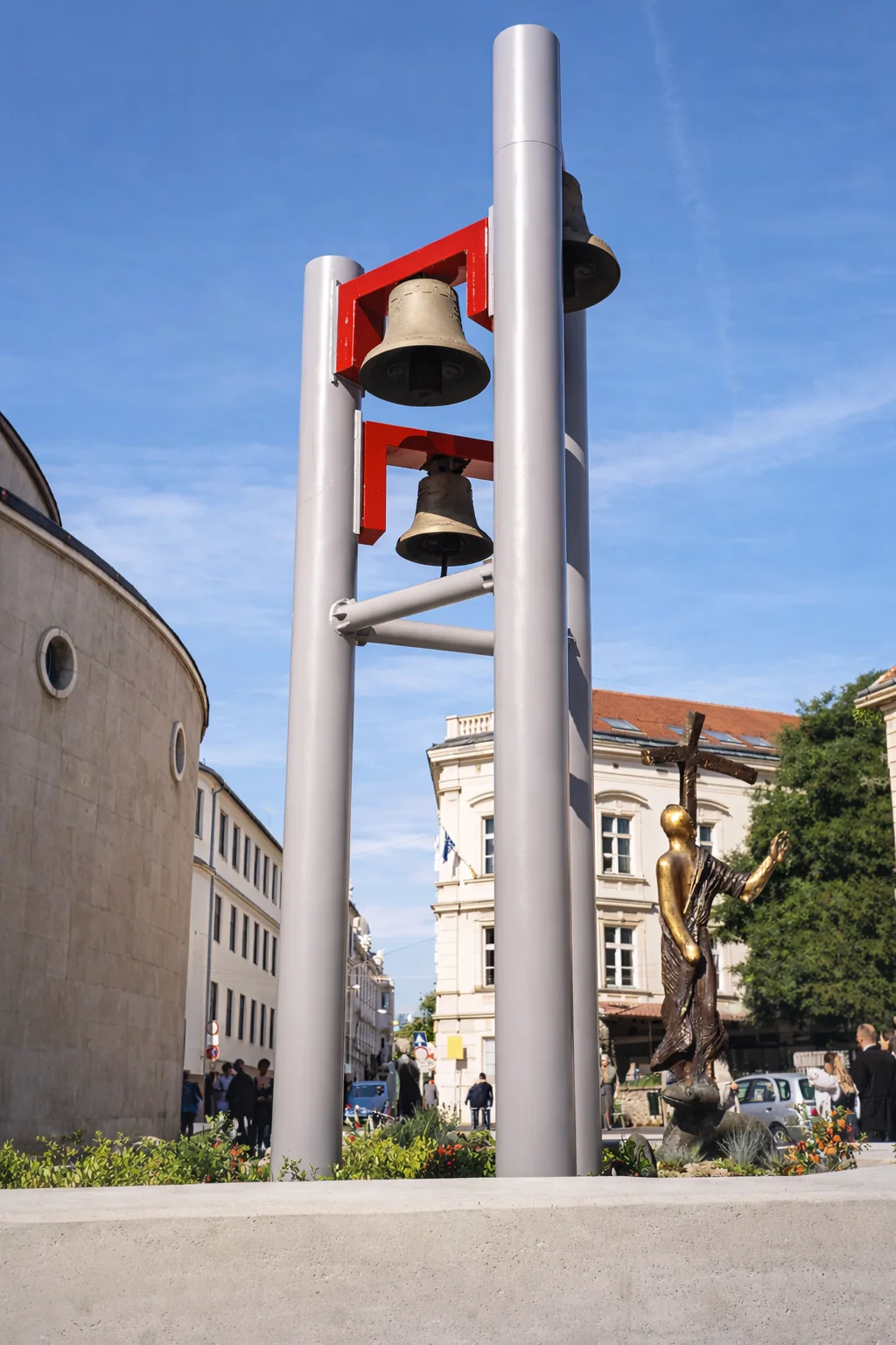 A harangtorony, amely a földből nő ki: A Szent Bertalan-harangláb